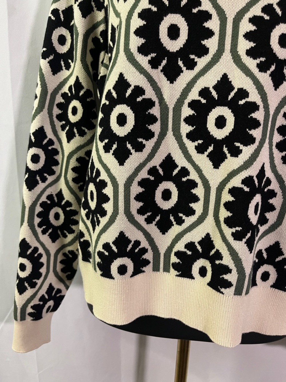 Adrianna Papell Cream Green & Black Printed Long Sleeve Boxy Crewneck Sweater - Picture 9 of 16